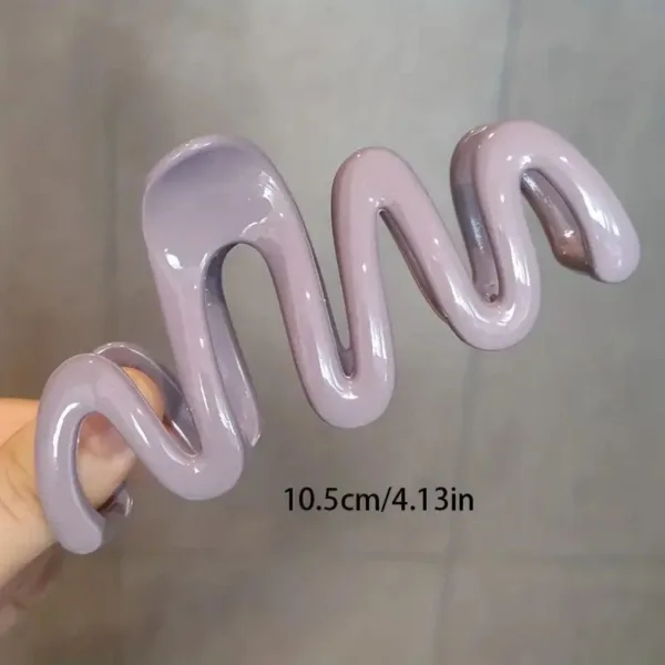 Purple wavy hair claw clip.