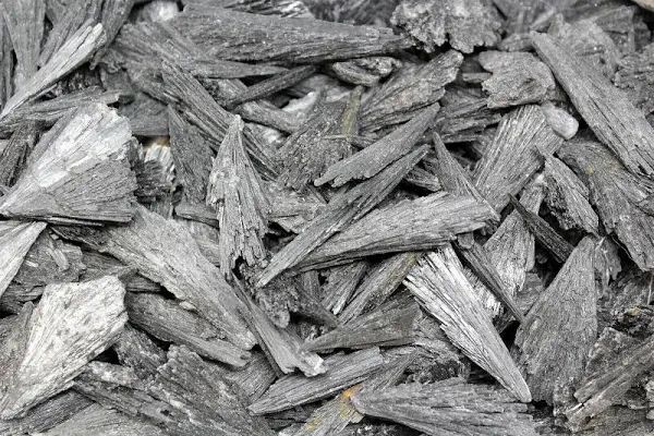 Close up of black kyanite crystals.